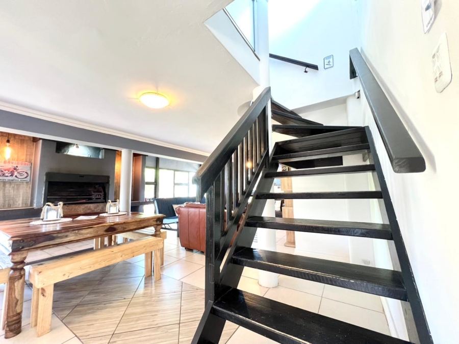 5 Bedroom Property for Sale in Paradise Beach Eastern Cape